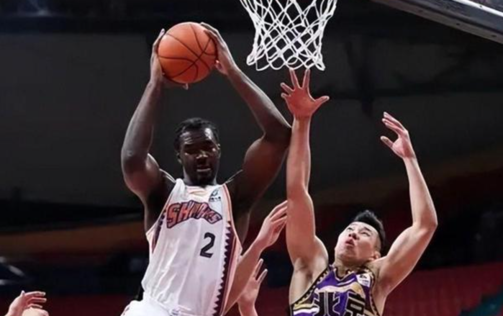  外援默契配合，双剑合璧攻破防线