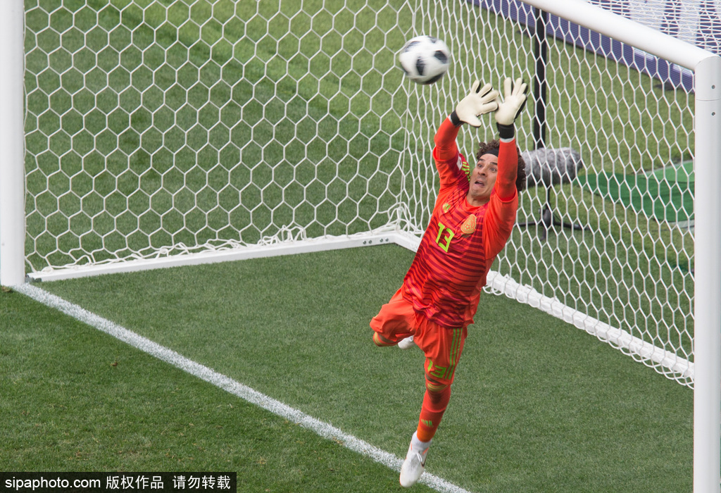  维罗纳门将神勇，多次扑救保住平局  