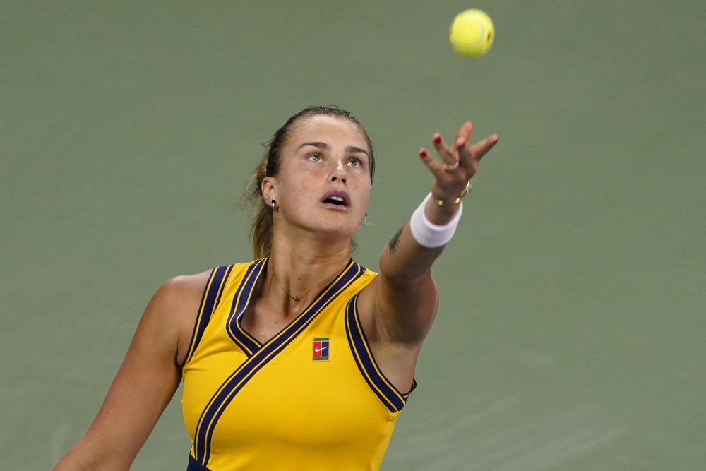  萨巴伦卡发球制胜，轻取对手闯入四强