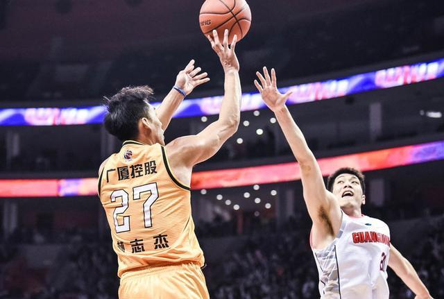  广东宏远末节发力，战胜新疆稳固联赛榜首