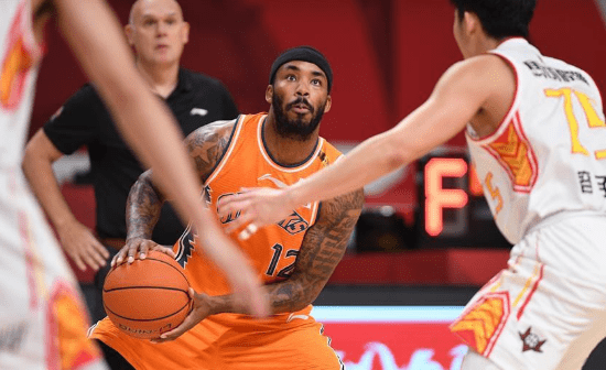  深圳马可波罗加时惜败于上海久事男篮