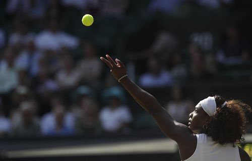  发球测速仪刷新纪录，萨弗林卡轰出二百一十公里极速  