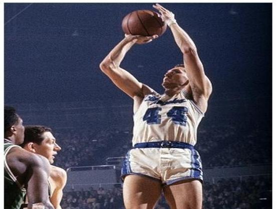  复古球衣致敬经典，怀旧风潮席卷球场