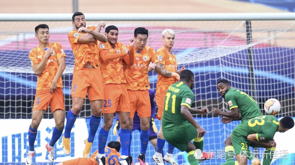 边路快马突破,单骑闯关上演帽子戏法