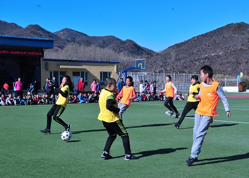 公益足球走进山区,体育精神传递温暖力量