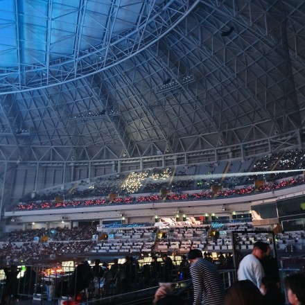  跨年大战火星撞地球引爆观众席