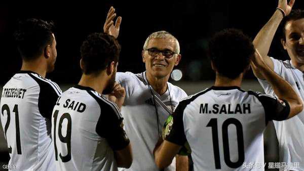  足坛名帅执教新政，战术革新引领潮流  