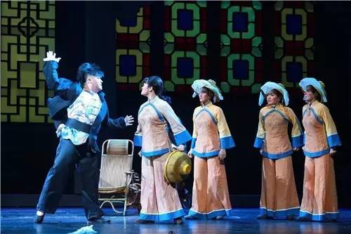  网前截击再现经典，复古打法惊艳观众